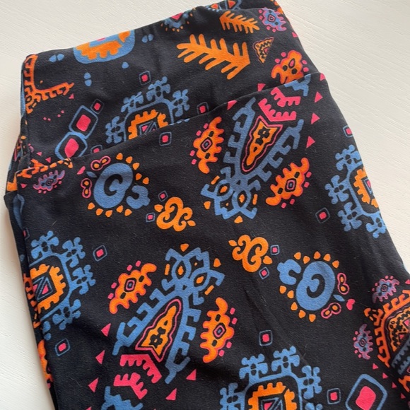 LuLaRoe Tall & Curvy Leggings - Picture 3 of 4